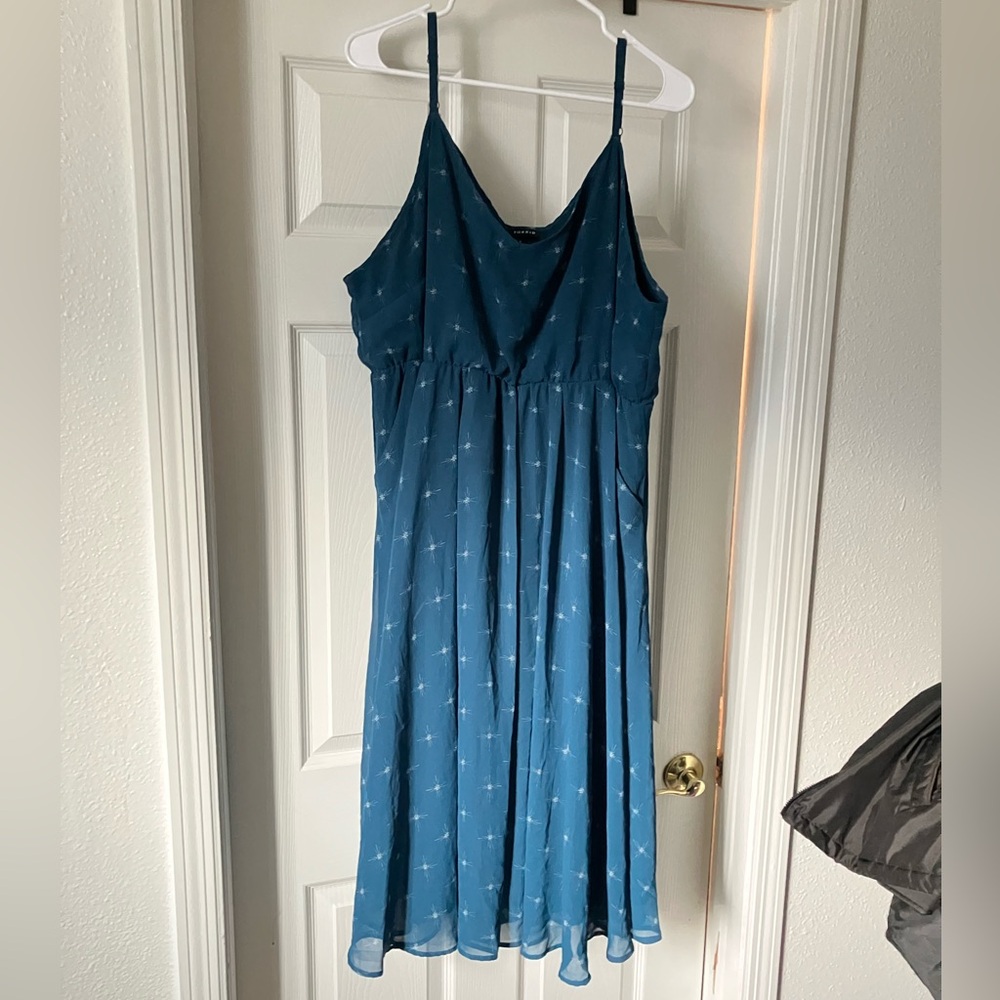 Torrid Midi Chiffon Pleated Dress Pockets Teal Starburst Flowy Elegant 4 4X 26 - Picture 14 of 16